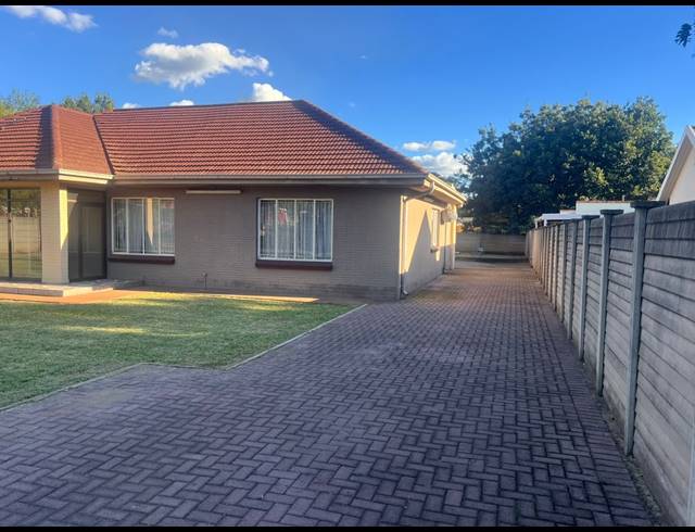 3 BEDROOM HOUSE FOR SALE IN THREE RIVERS